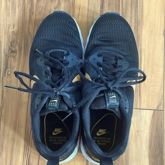 LN Nike Air Max Motion LW Black & Metallic Gold size 10 - Picture 6 of 8